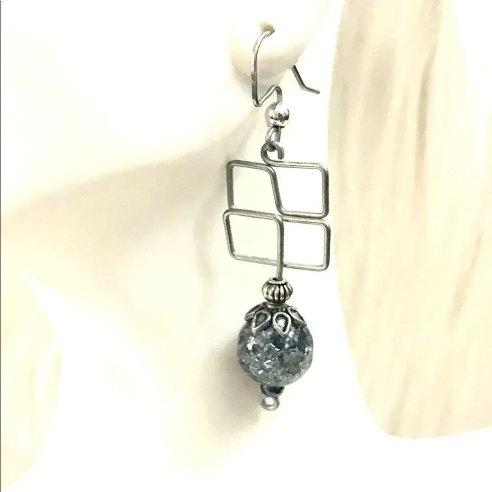 Cute dangle earrings  - Picture 3 of 3